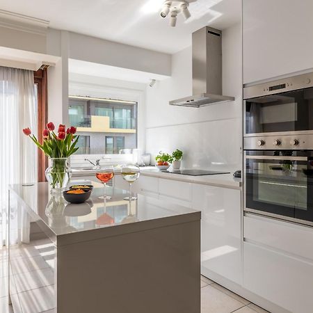 Weloveoostende - Newly Renovated Large Apartment 150M From The Beach - Including Bed Sheets And Final Clea-Ning Екстериор снимка