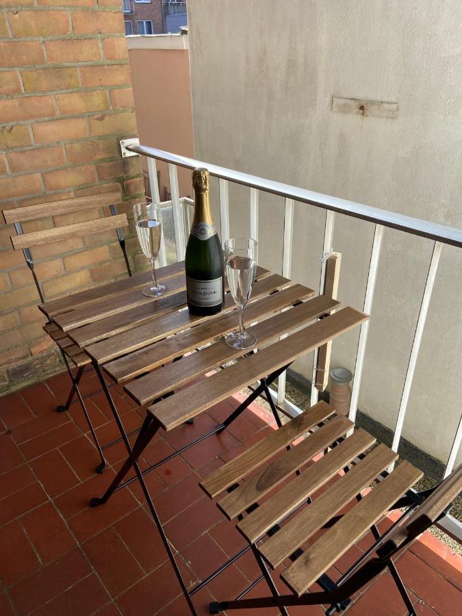 Weloveoostende - Newly Renovated Large Apartment 150M From The Beach - Including Bed Sheets And Final Clea-Ning Екстериор снимка