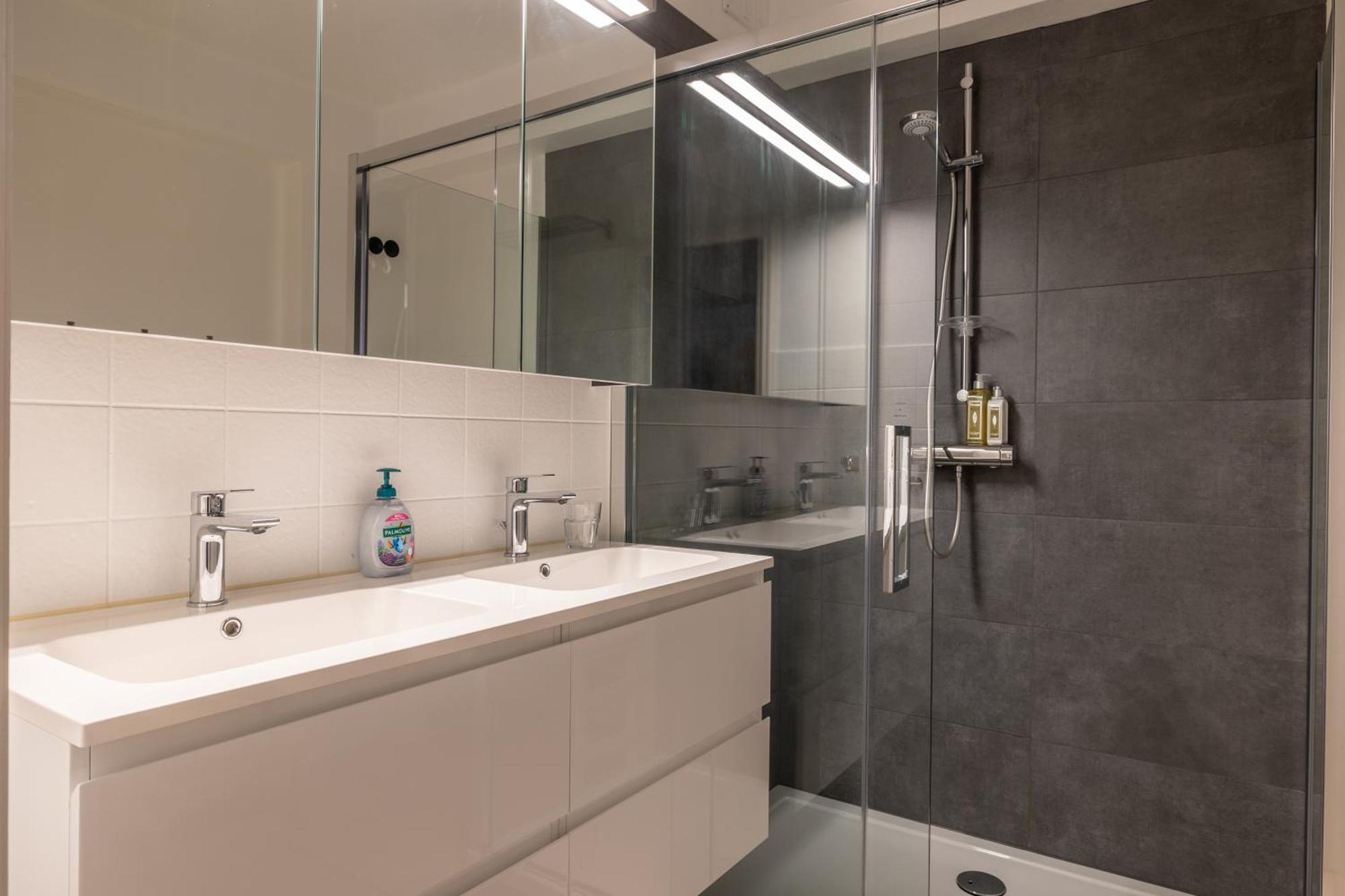 Weloveoostende - Newly Renovated Large Apartment 150M From The Beach - Including Bed Sheets And Final Clea-Ning Екстериор снимка