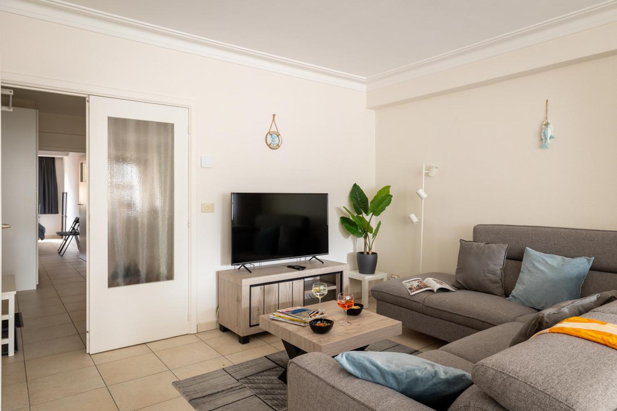 Weloveoostende - Newly Renovated Large Apartment 150M From The Beach - Including Bed Sheets And Final Clea-Ning Екстериор снимка